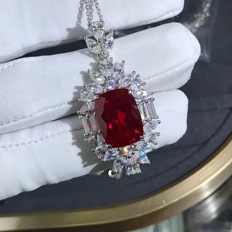Luxueux Collier Pendentif Rubis Synthétique Coupe Coussin 10 Carats Argent Incrusté de Zirconium Bijoux de Mariage