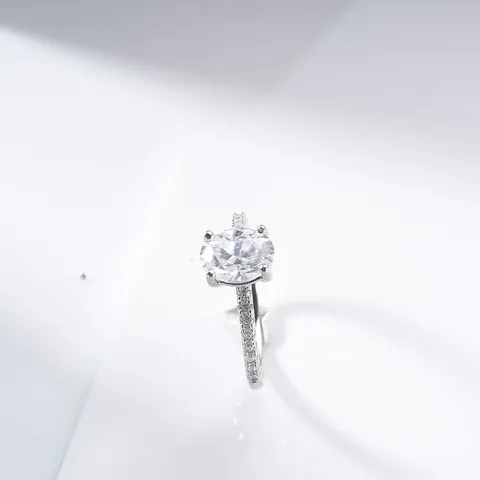 Bague Moissanite en Argent Sterling 925 Taille Ovale Avec Pierres Latérales Scintillantes Sertissage à Quatre Griffes Bijoux de Mariage Femme