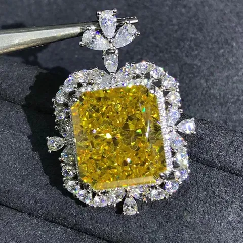 Radiant Slijpvorm Gele Gesimuleerde Diamant Hanger Alleen 925 Sterling Zilver Ingelegd Luxe Zirkonia Sieraden Vrouwen Bruiloft