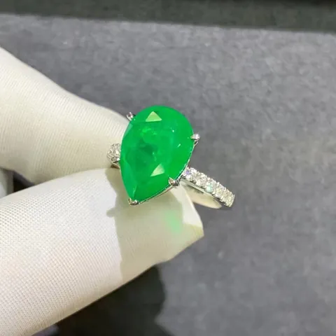Luxury Pear Cut Green Synthetic Emerald Ring 925 Sterling Silver Platinum Plated Water Drop Gemstone Ring Women Jewelry