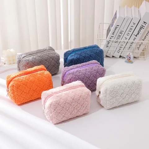 Cute Plush Polyester Quilted Pencil Case Large Capacity Makeup Bag Minimalist Argyle Zipper Storage Pouch For Students Office Stationery