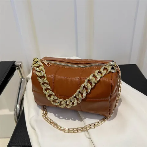 Gesteppte Damen-Umhängetasche aus PU-Leder mit grober Goldkette Karo-Muster Kissen-Design für Alltag Mode Handtasche
