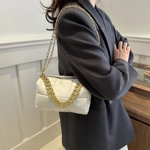 Gesteppte Damen-Umhängetasche aus PU-Leder mit grober Goldkette Karo-Muster Kissen-Design für Alltag Mode Handtasche