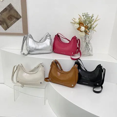 Vintage Französischer Stil Hobo Schultertasche Für Damen PU Leder Halbmond Umhängetasche Mit Nieten Dekor Mode Tasche