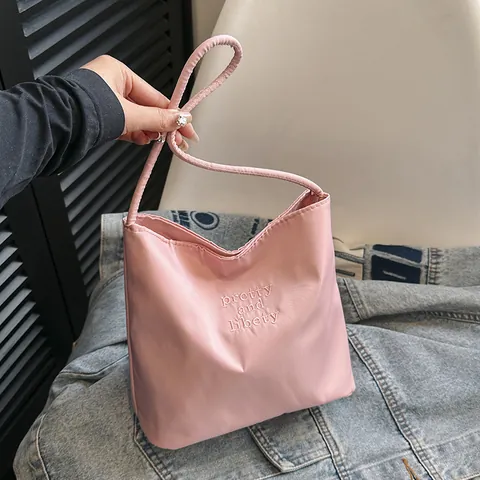 Minimalistische Nylon Achseltasche Für Damen Mode Buchstabenstickerei Umhängetasche Lässige Tägliche Tragetasche Handtasche