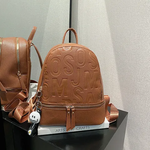 Damen Mode PU Leder Rucksack Buchstaben Geprägt Eimer Tasche Mit Gänseblümchen Anhänger Lässig Reise Tagesrucksack Groß