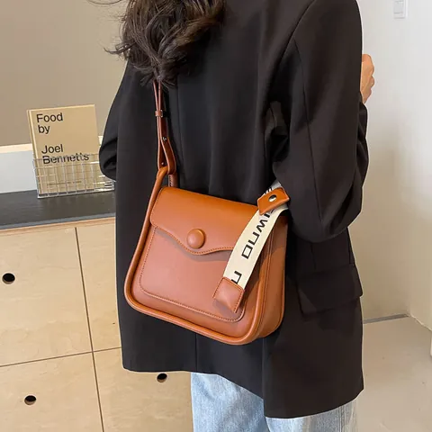 Vrouwen Mode PU Leer Crossbody Tas Minimalistisch Kleine Vierkante Tas Met Brede Letter Print Schouderband Effen Kleur Flap Schoudertas