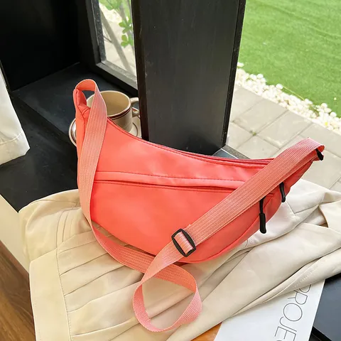 Damen Minimalistische Nylon Halbmond Umhängetasche Casual Japanischer Stil Verstellbarer Gurt Einfarbig Student Schultertasche