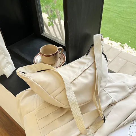 Damen Minimalistische Nylon Halbmond Umhängetasche Casual Japanischer Stil Verstellbarer Gurt Einfarbig Student Schultertasche