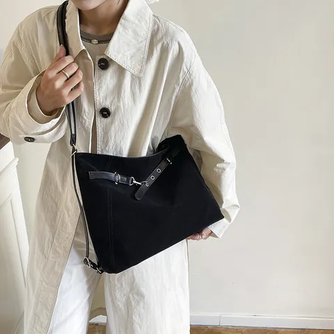 Borsa Tote da Donna in Camoscio Grande Capacità Retrò Borsa a Spalla con Fibbia in Metallo Cintura Decorativa Semplice