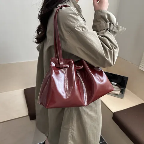 Women's Fashion Ruched PU Leather Shoulder Bag Shiny Oil Wax Underarm Bag Vintage Minimalist Solid Color Tote Handbag