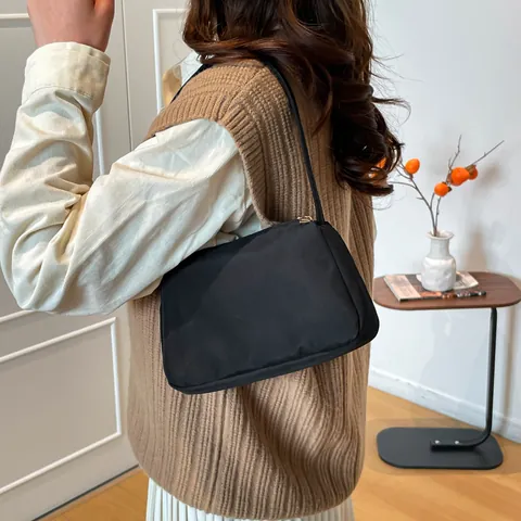 Minimalist Nylon Underarm Bag For Women Solid Color Small Square Shoulder Bag With Zipper Closure Casual Fashion Handbag