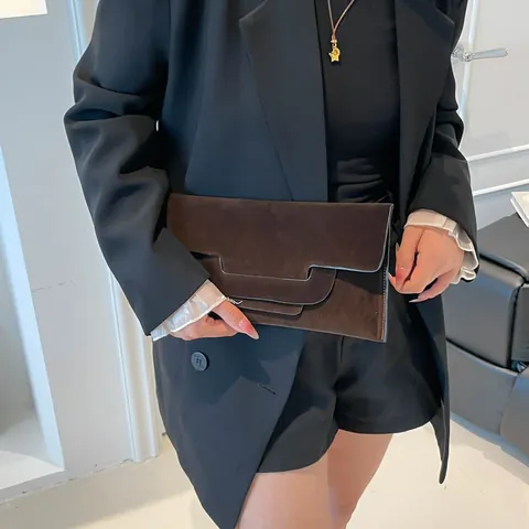 Bolso de Mano Minimalista de Antelina con Solapa Geométrica para Mujer Elegante Bolso de Noche Sobre Color Sólido