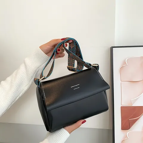 Vintage Women PU Shoulder Bag Contrast Stitching Design Ethnic Wide Strap Retro Flap Square Crossbody Bag Fashion Daily Satchel