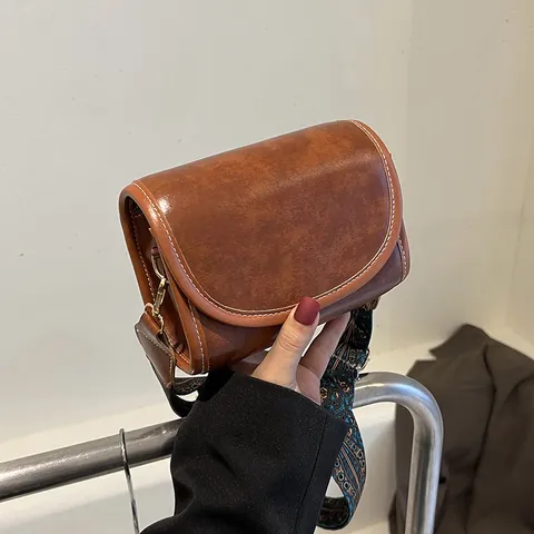 Vintage PU Leather Crossbody Bag For Women Bohemian Ethnic Wide Shoulder Strap Contrast Stitching Small Flap Square Bag Purse