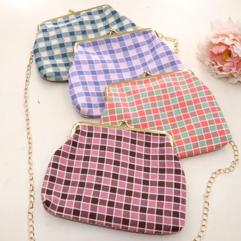 Dames Vintage Geruite Gingham Mini Crossbody Tas Stof Kiss Lock Mobiele Telefoontas Met Metalen Ketting Retro Schoudertas