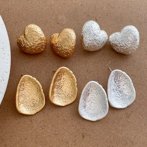 Orecchini a Bottone in Lega Vintage Francese Texture Martellata Cuore Geometrico Irregolare Placcato Oro Argento Gioielli Donna