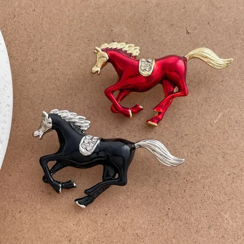 Vintage Galloping Horse Brooch Alloy Enamel Rhinestone Animal Lapel Pin For Women Men Suit Dress Elegant Jewelry Accessory