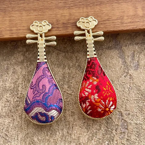Vintage Chinese Style Pipa Shape Brooch Alloy With Satin Brocade Floral Pattern For Hanfu Cheongsam Women Jewelry Accessory