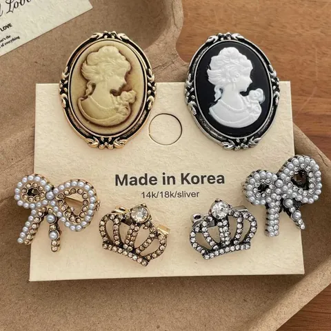 Vintage Alloy Brooches Combination Cameo Portrait Pearl Bowknot Rhinestone Crown For Women Elegant Blazer Pin Jewelry Accessories
