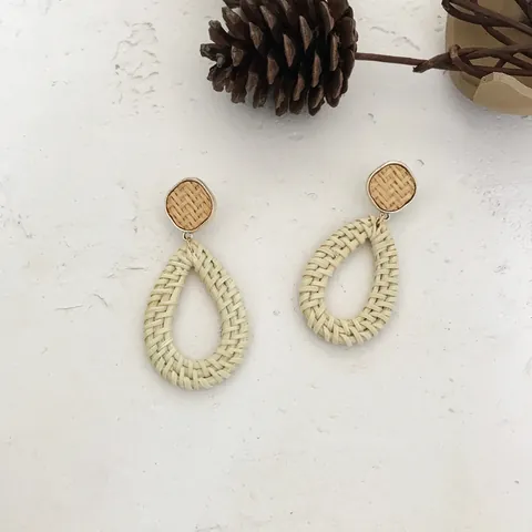 Bohemian Handmade Rattan Woven Drop Earrings For Women Geometric Straw Weaving Alloy Round Oval Statement Earrings Resort Beach Jewelry