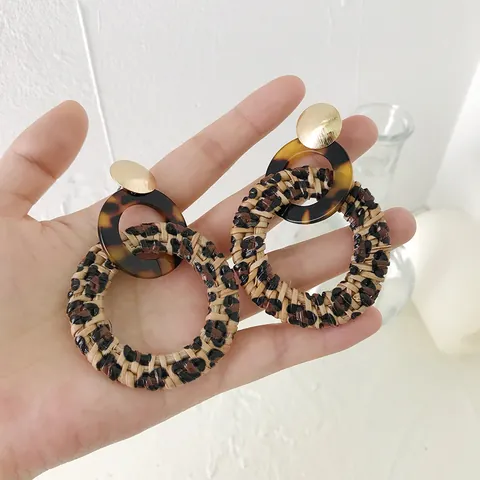 Boheems Luipaardprint Geweven Creolen Voor Vrouwen Vintage Acryl Geometrische Rotan Stro Hangende Oorbellen Sieraden