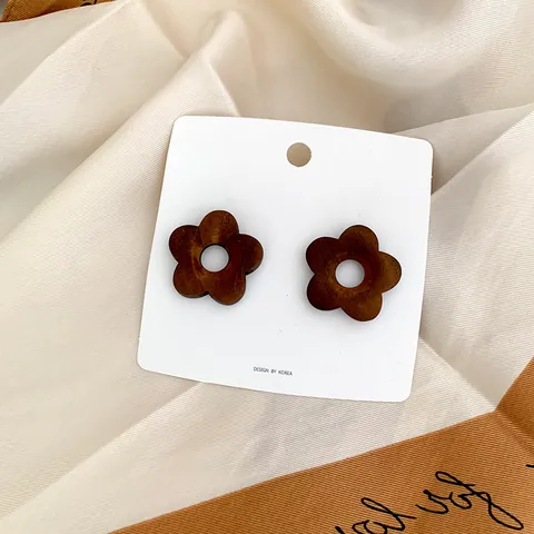 Korean Style Vintage Wood Flower Stud Earrings For Women Minimalist Brown Wooden Floral Hollow Pierced Earrings Jewelry Gift