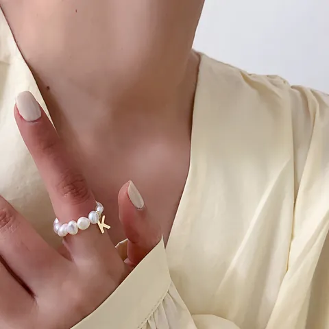 Zoetwaterparel Ring Goud Initiaal Alfabet Letter Hanger Barok Elastische Kralen Vingerring Voor Vrouwen Sieraden Cadeau