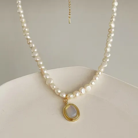 French Retro Freshwater Pearl Necklace With Oval Moonstone Pendant Gold Plated Alloy Choker For Women Elegant Jewelry Gift