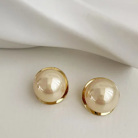 Large Artificial Pearl Stud Earrings Alloy Gold Plated Round High Gloss French Retro Vintage Elegant For Women