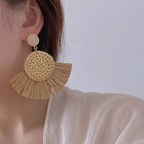 Bohemian Handmade Woven Rattan Raffia Grass Drop Earrings For Women Summer Vacation Tassel Alloy Hook Dangle Jewelry