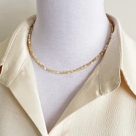 Minimalist Natural Shell Rice Bead Necklace For Women Beach Vacation Style Golden Alloy Lobster Clasp Handmade Jewelry Neckwear