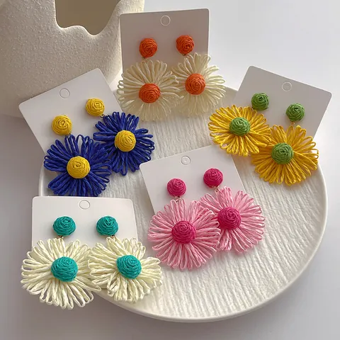 Boheems Handgeweven Raffia Bloem Oorknopjes Voor Vrouwen Zomer Strand Vakantie Madeliefje Stro Geweven Statement Oorbellen Sieraden