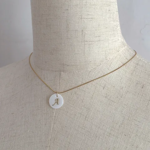 Minimalistische Edelstahl Schlangenkette Damen Naturmuschel Rund 26 Anfangsbuchstaben Anhänger Vergoldet Schmuck Geschenk