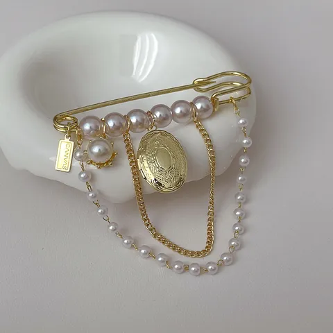 Vintage Gold Plated Safety Pin Brooch For Women With Pearls Tassel Chains And Oval Locket Pendant Elegant Jewelry Gift