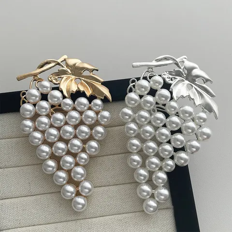 Broche Forma de Uva Vintage Con Perla Artificial de Imitación Aleación Insignia Accesorio Para Traje Mujer Joyería de Moda Oro Plata