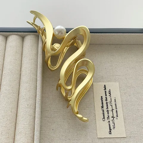 Elegant Matte Gold Metal Hair Claw With Artificial Pearl French Retro Wave Irregular Large Shark Clip For Women Hair Styling Jewelry