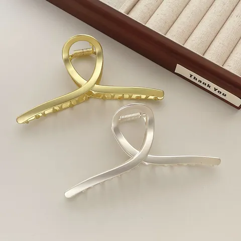 Elegante Matte Metalen Haarklem Minimalistische Geometrische Legering Shark Clip Mat Goud Zilver Haaraccessoire Voor Vrouwen