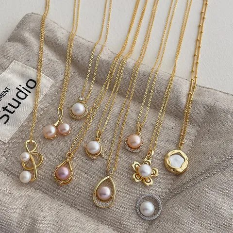 Elegante Süßwasserperle Anhänger Halskette Für Damen Legierung Vergoldete Kette Zirkonia Eingelegt Blume Schlüsselbein Schmuck