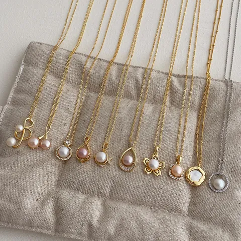 Elegante Süßwasserperle Anhänger Halskette Für Damen Legierung Vergoldete Kette Zirkonia Eingelegt Blume Schlüsselbein Schmuck