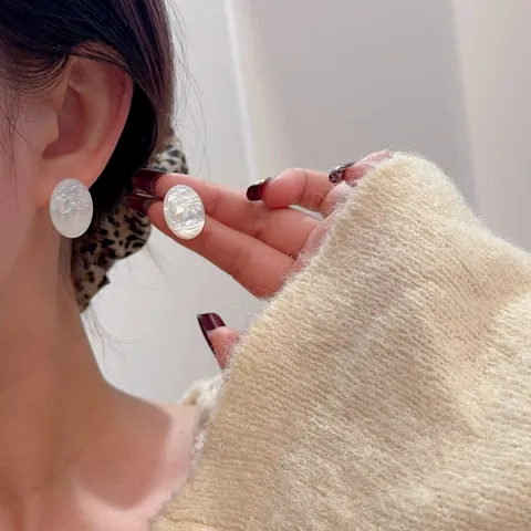 French Vintage Oval Natural White Shell Cameo Stud Earrings With 925 Sterling Silver Earring Post Elegant Jewelry For Women