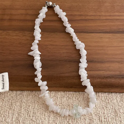 Irregular Natural Stone Necklace For Women White Crystal Chip Choker With Alloy Pendant Boho Vacation Jewelry Gift