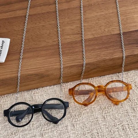 Creative Glasses Shaped Pendant Necklace Resin Mini Eyeglasses Design Sophisticated Metal Chain Jewelry For Women Daily Wear