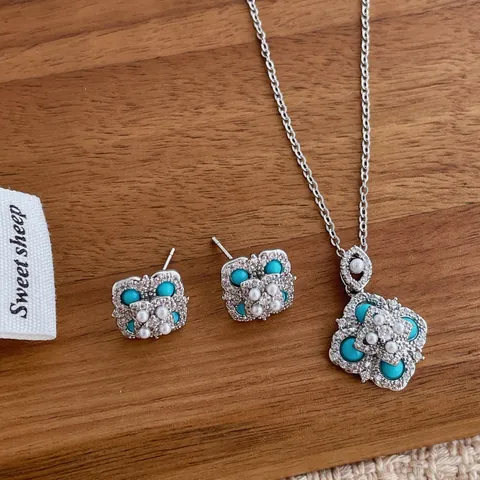 Vintage Blumen Schmuckset Legierung Türkis Perle Zirkonia Ohrstecker Und Anhänger Halskette Für Damen Eleganter Schmuck