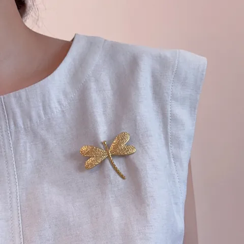 Spilla Libellula in Acciaio Inossidabile Vintage da Donna Placcata Oro 18K Texture Martellata Spilla da Risvolto Animale