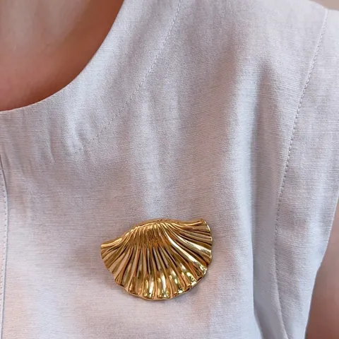 Broche Coquillage en Acier Inoxydable Plaqué Or 18K Vintage pour Femme Broche de Luxe Accessoire de Costume Bijoux Cadeau