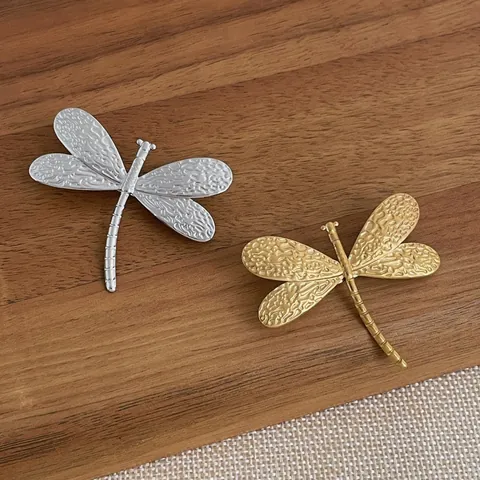 Spilla Libellula in Acciaio Inossidabile Vintage da Donna Placcata Oro 18K Texture Martellata Spilla da Risvolto Animale
