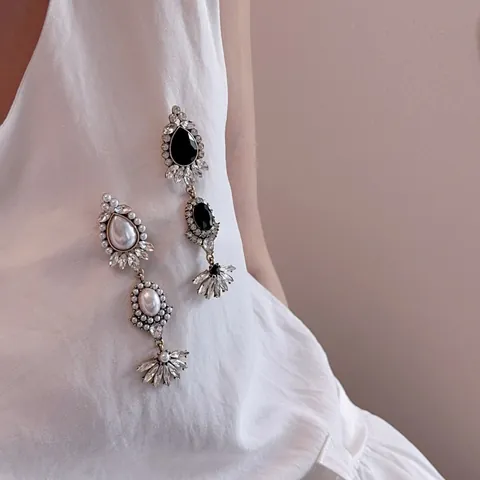 Baroque Vintage Pearl Flower Drop Brooch Alloy Rhinestone Inlaid Elegant Women Pin For Party Anti-exposure Jewelry Gift