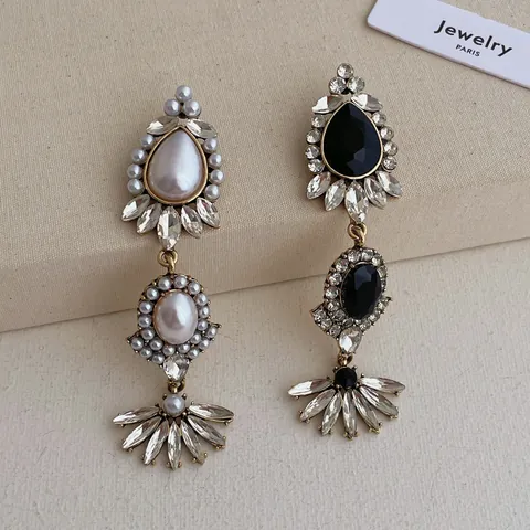 Baroque Vintage Pearl Flower Drop Brooch Alloy Rhinestone Inlaid Elegant Women Pin For Party Anti-exposure Jewelry Gift