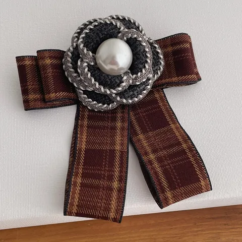 Vintage Tweed Camellia Flower Bow Brooch Plaid Fabric Bowknot Pin With Faux Artificial Pearl Elegant Korean Style Jewelry For Women